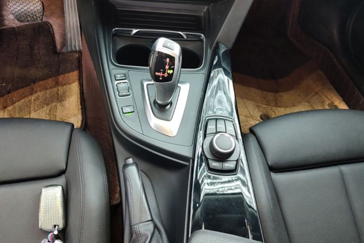 BMW 3 Series 2018 #14 BMW 3 Series 2018 car image #14
