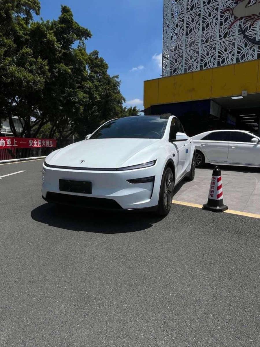 Tesla Model Y 2026 car image 