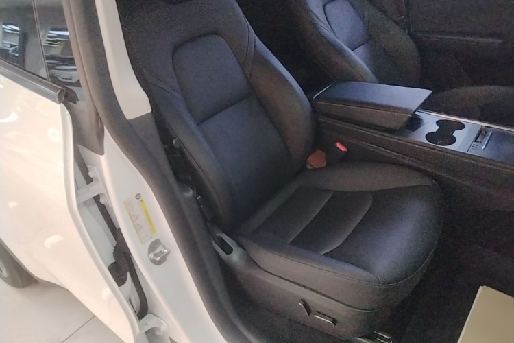 Tesla Model Y 2023 #24 Tesla Model Y 2023 car image #24