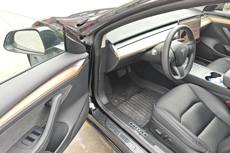 Tesla Model 3 2022 car image #12