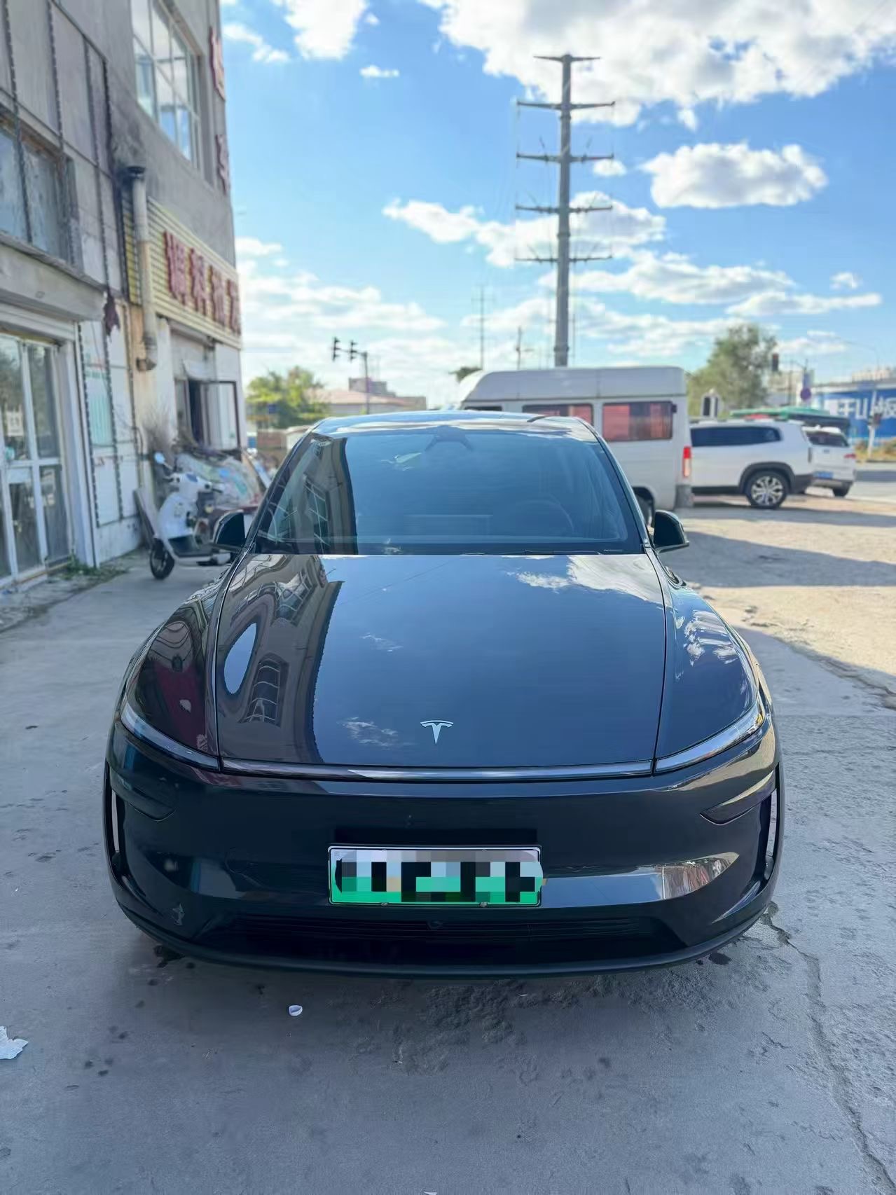 Tesla Model Y 2025 car image #3