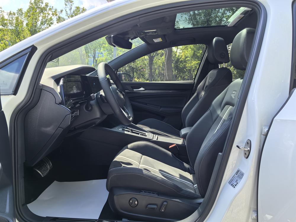 Volkswagen Golf 2022 car image #21