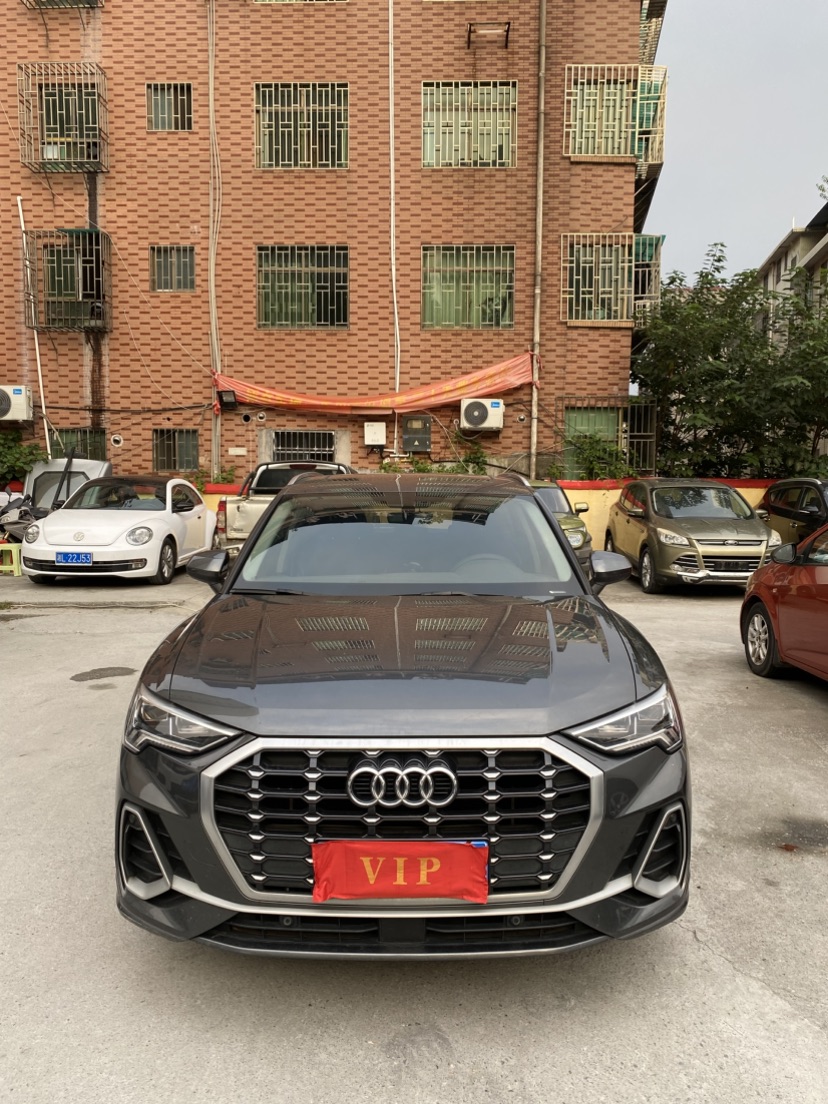 Audi Q3 2019 car image #2