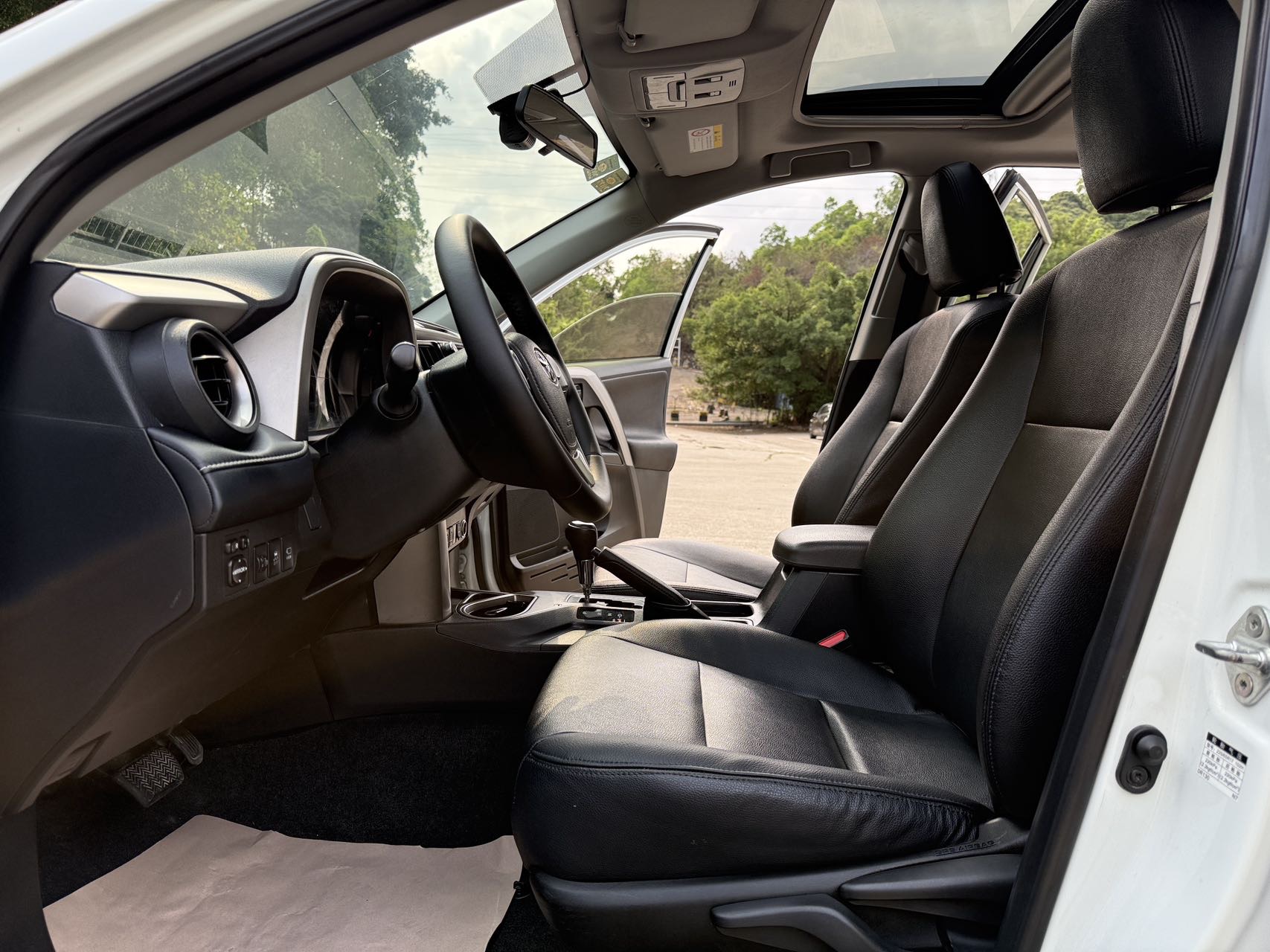 Toyota RAV4 2019 immagine di auto #5