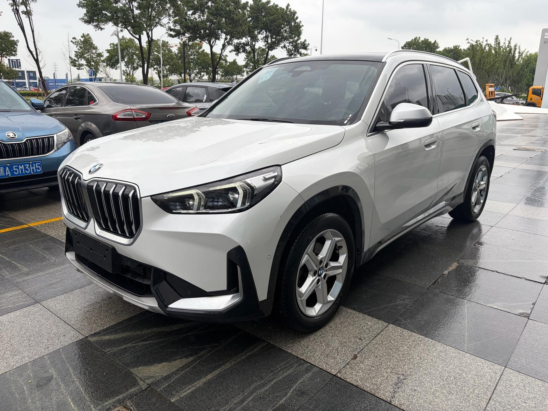 BMW X1 2023 BMW X1 2023 car image