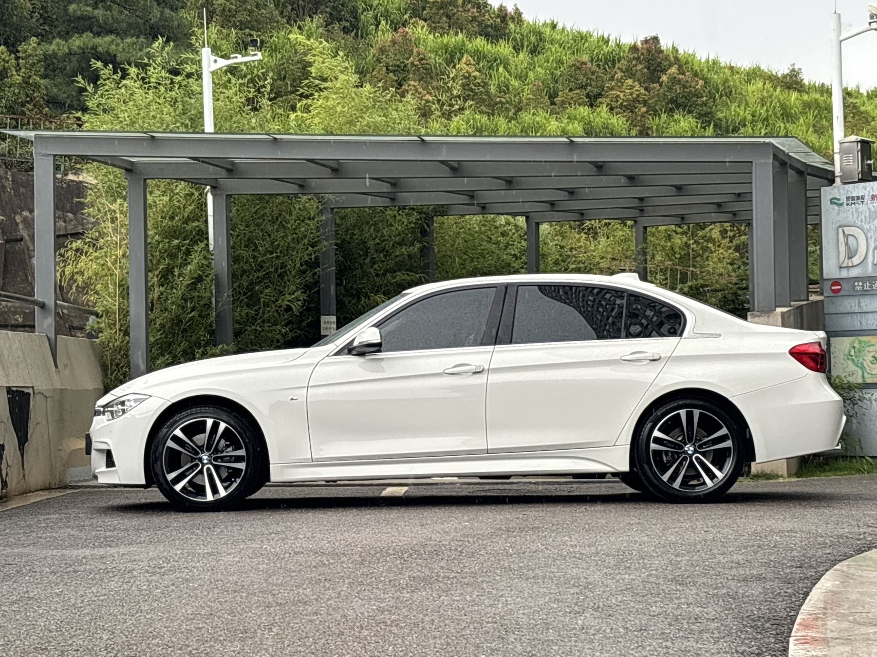 BMW 3 Series 2019 car image #3