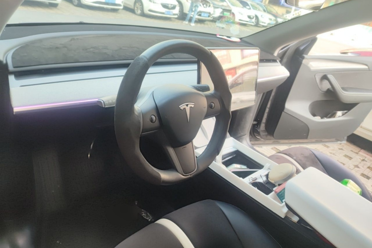 Tesla Model Y 2024 #11 Tesla Model Y 2024 immagine di auto #11