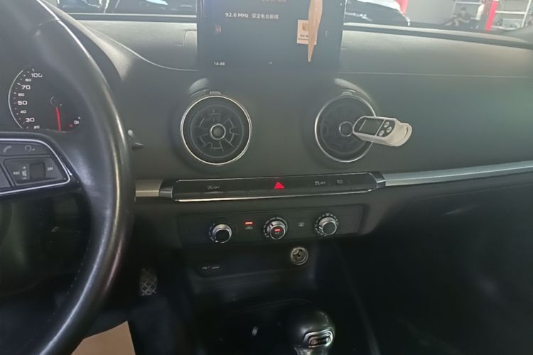 Audi A3 2018 car image #17