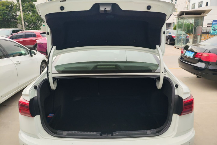 Volkswagen Bora 2021 car image #19