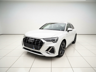 Audi Q3 2023 immagine di auto 