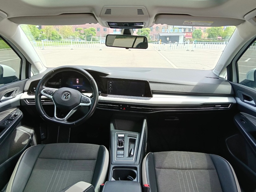 Volkswagen Golf 2021 car image #5