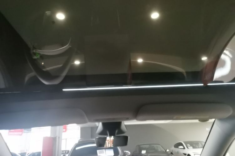 Tesla Model Y 2025 #18 Tesla Model Y 2025 car image #18