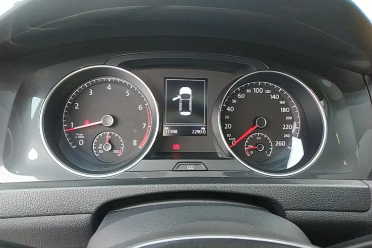 Volkswagen Golf 2020 car image #12