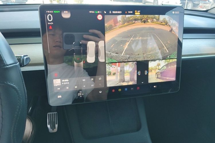 Tesla Model Y 2022 car image #13