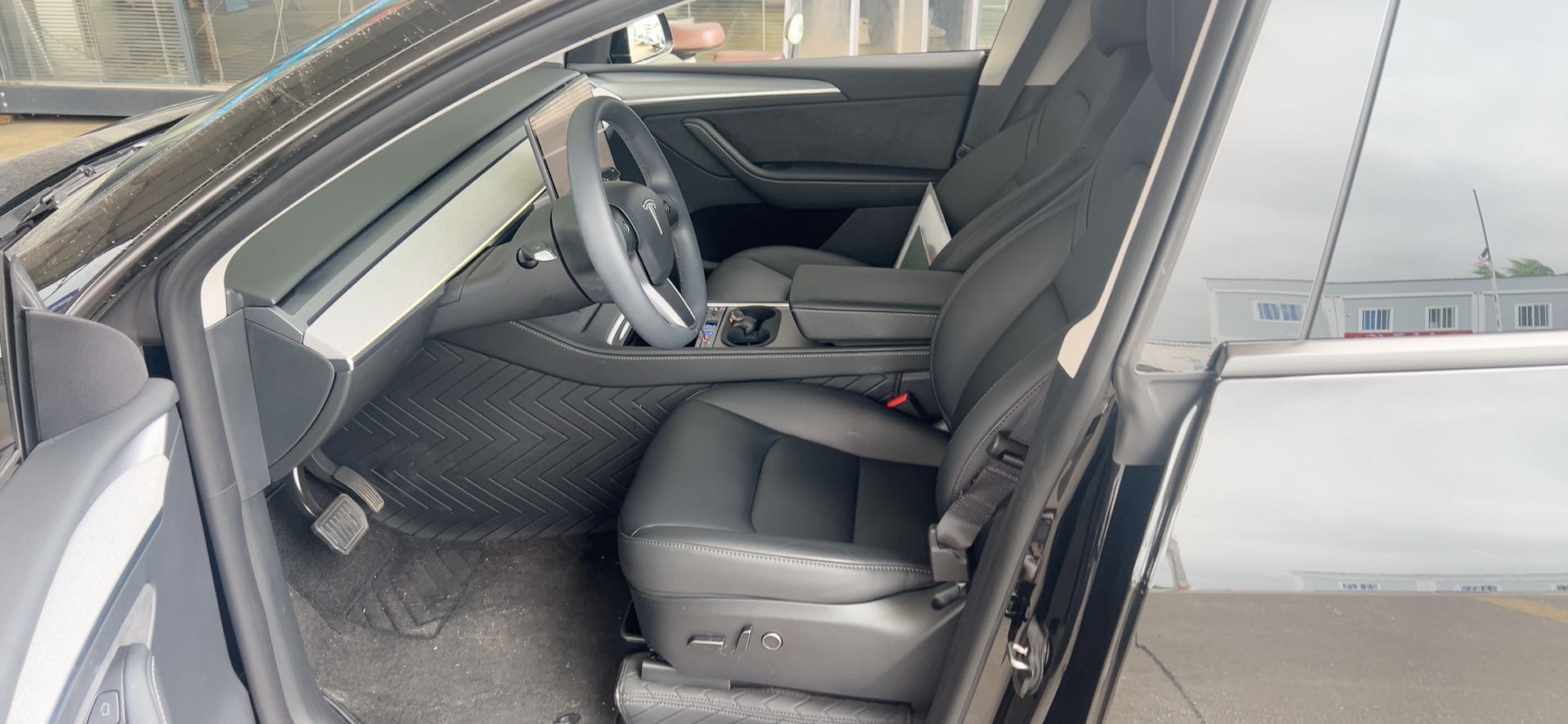 Tesla Model Y 2023 #4 Tesla Model Y 2023 car image #4