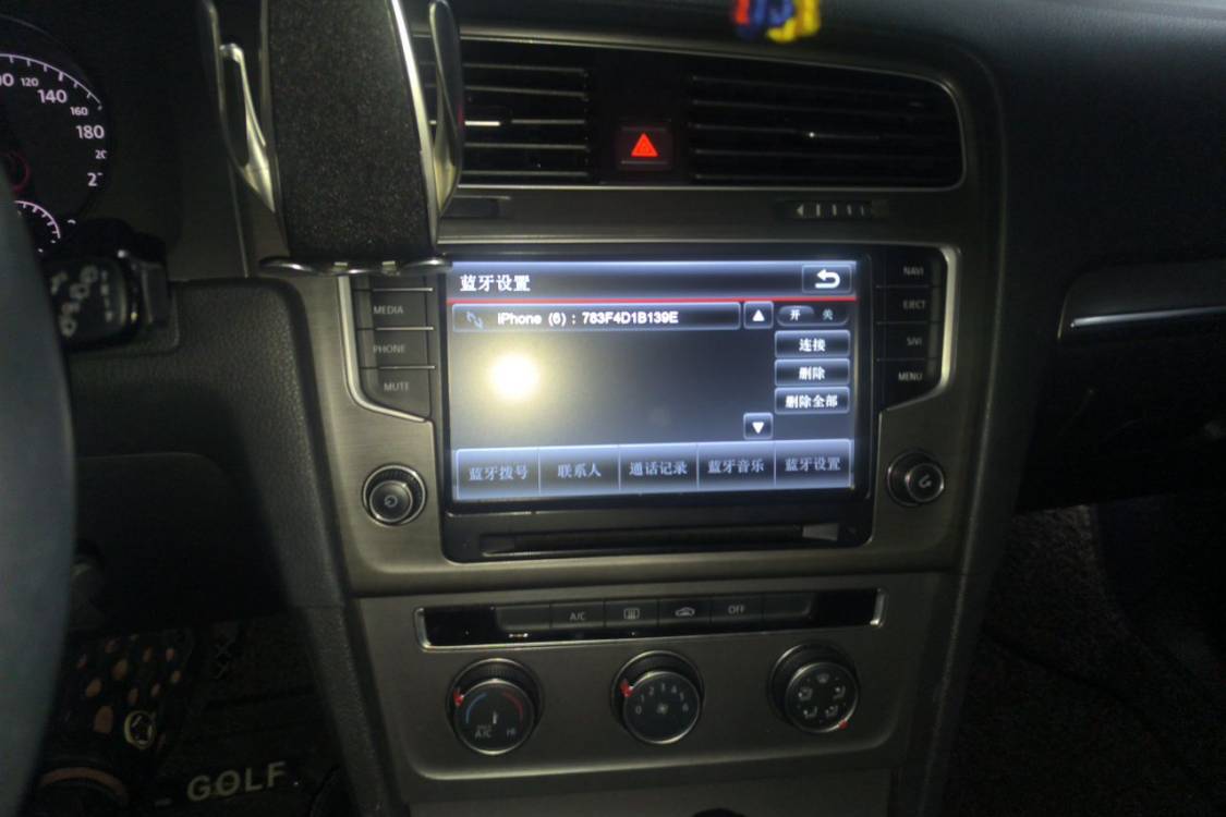 Volkswagen Golf 2014 car image #26