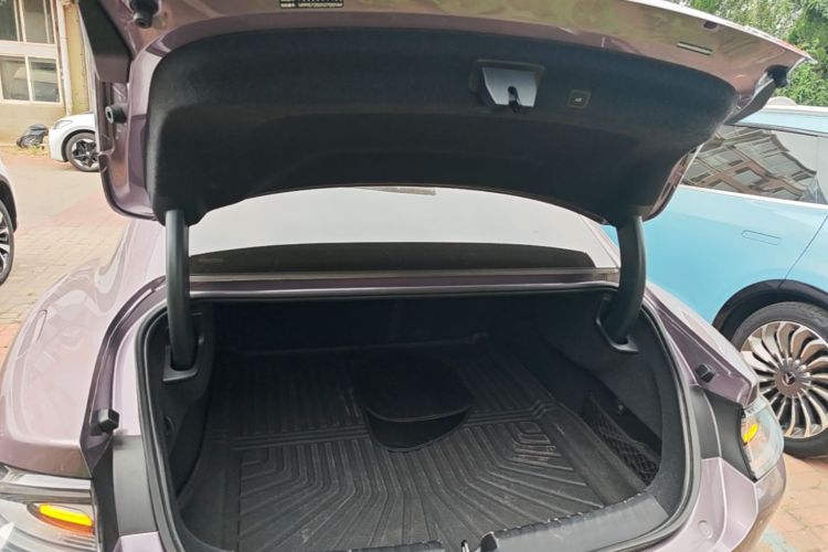 MI SU7 2025 immagine di auto #19