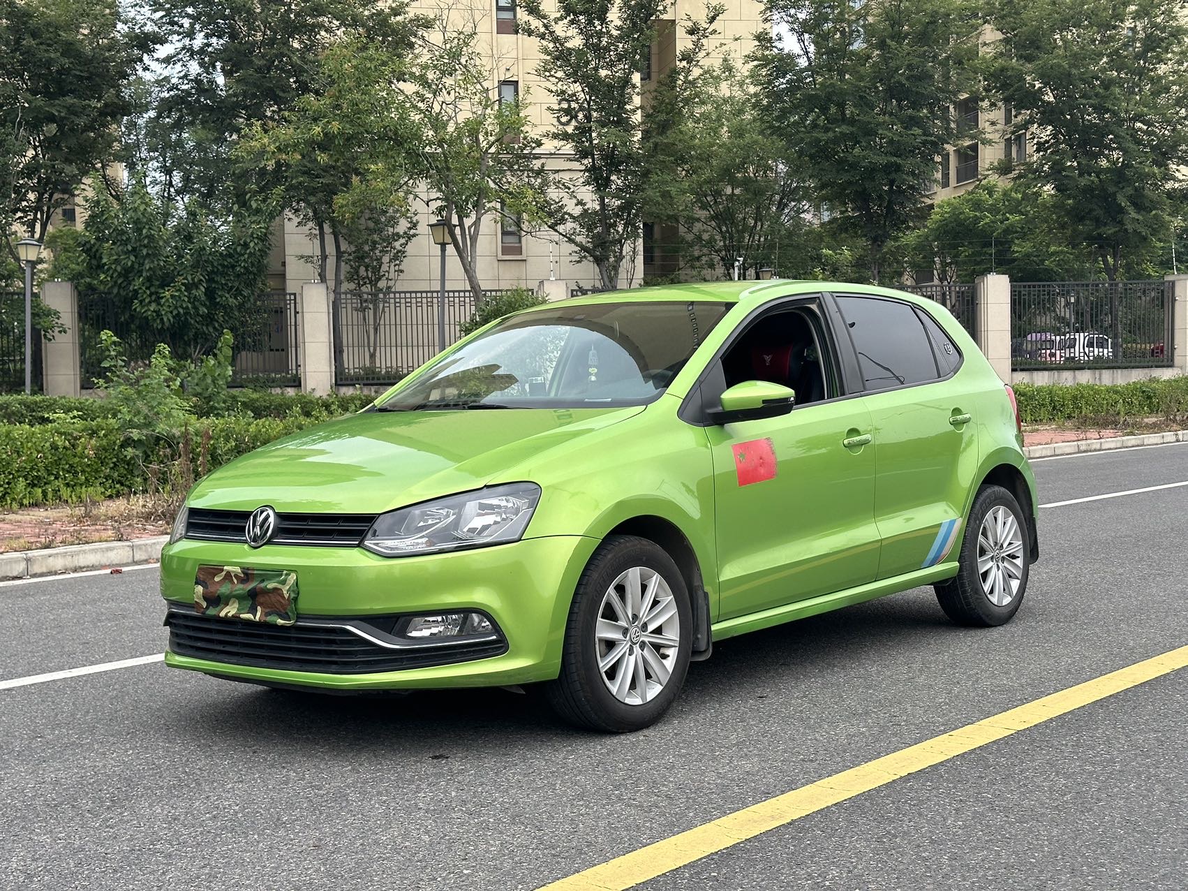 Volkswagen Polo 2015 car image 