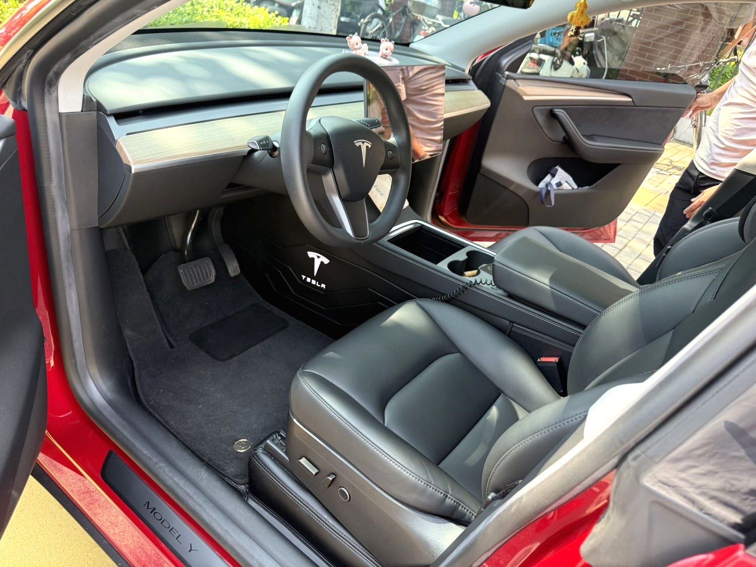 Tesla Model Y 2023 #5 Tesla Model Y 2023 car image #5
