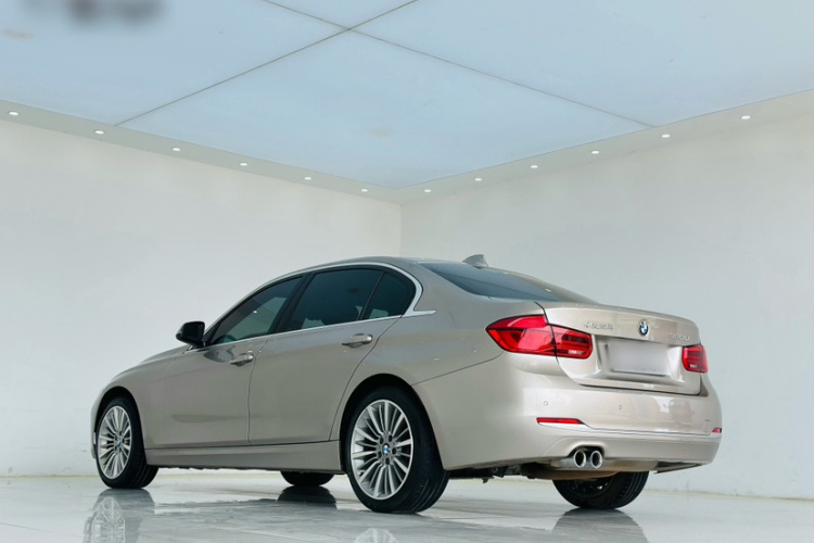 BMW 3 Series 2019 car image #6
