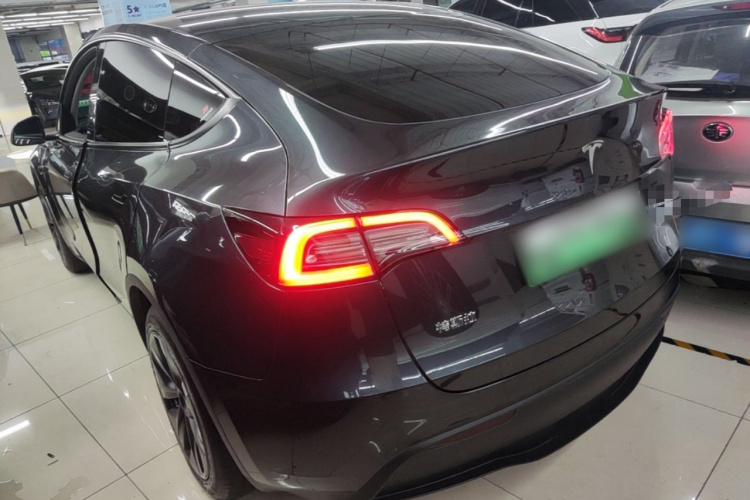 Tesla Model Y 2024 #5 Tesla Model Y 2024 car image #5