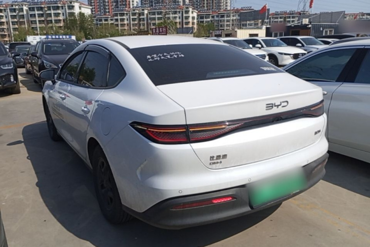 BYD Seal 05 DM-i 2025 car image #5