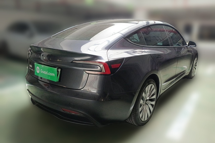 Tesla Model 3 2025 car image #7
