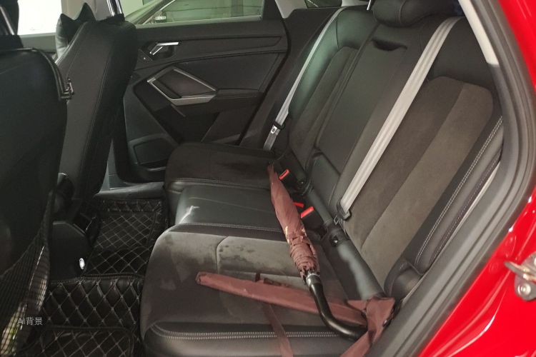 Audi Q3 2021 car image #19
