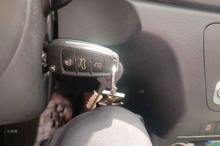 Audi Q3 2019 car image #10
