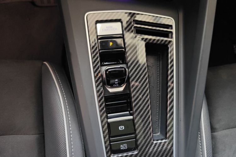 Volkswagen Golf 2021 car image #18