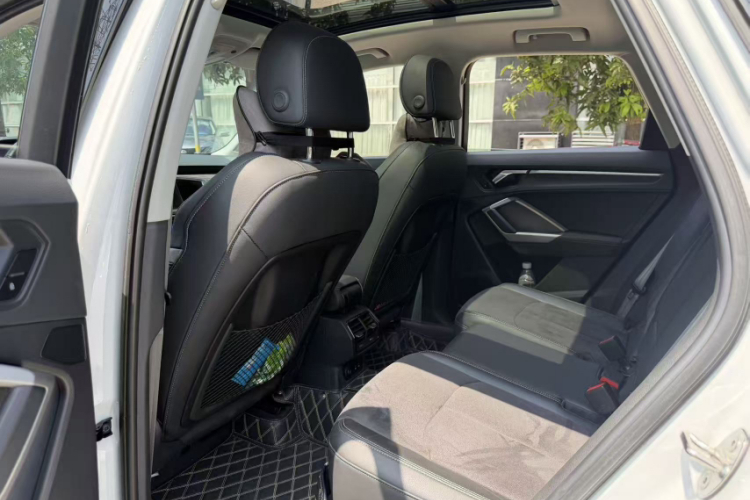 Audi Q3 2023 car image #13