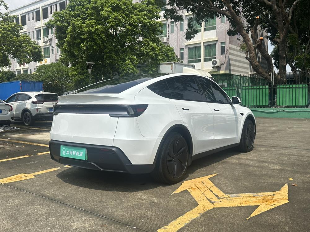 Tesla Model Y 2025 #7 Tesla Model Y 2025 car image #7