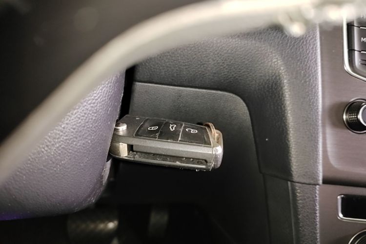 Volkswagen Golf 2017 car image #9