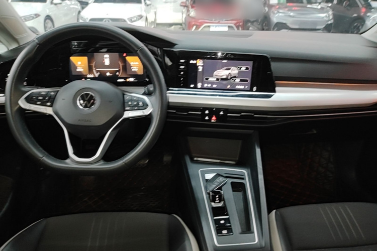 Volkswagen Golf 2022 car image #10