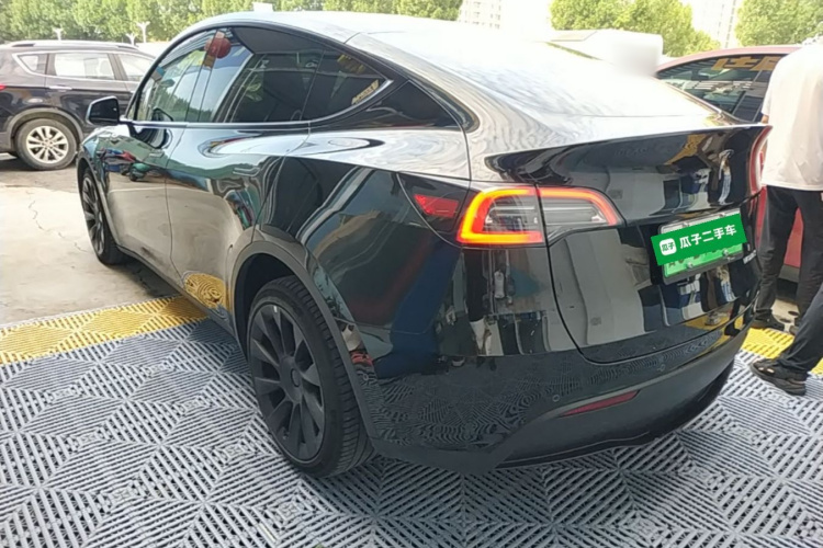 Tesla Model Y 2022 #5 Tesla Model Y 2022 car image #5