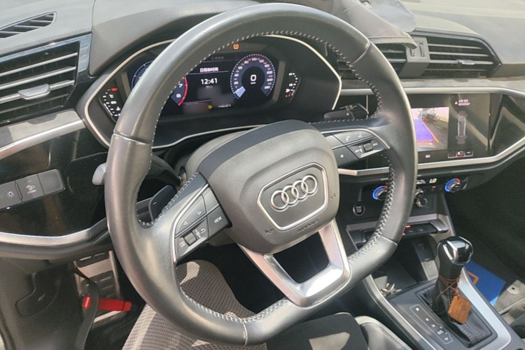 Audi Q3 2021 #15 Audi Q3 2021 صورة سيارة #15