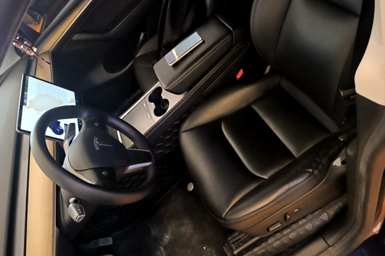 Tesla Model Y 2022 car image #15