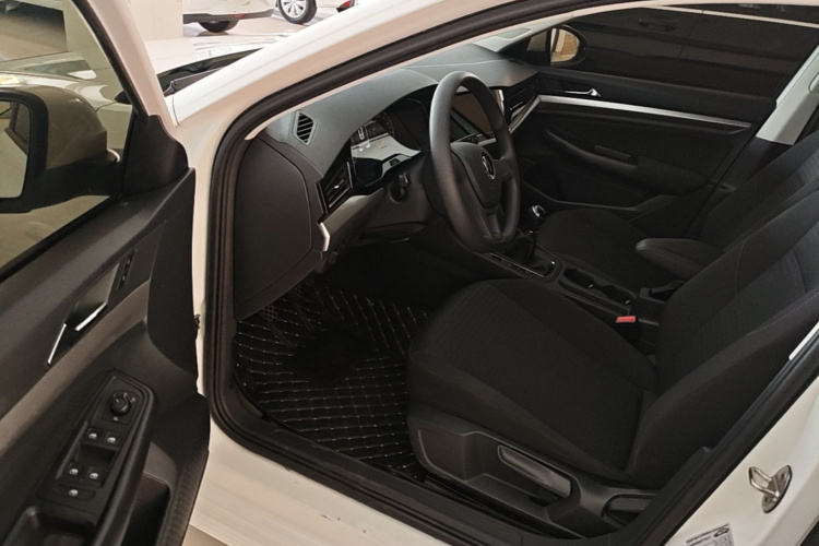 Volkswagen Bora 2022 car image #16