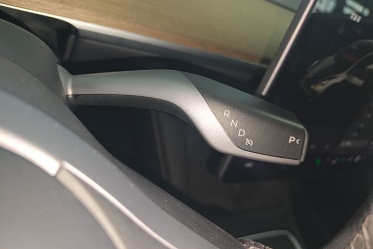 Tesla Model Y 2021 car image #18