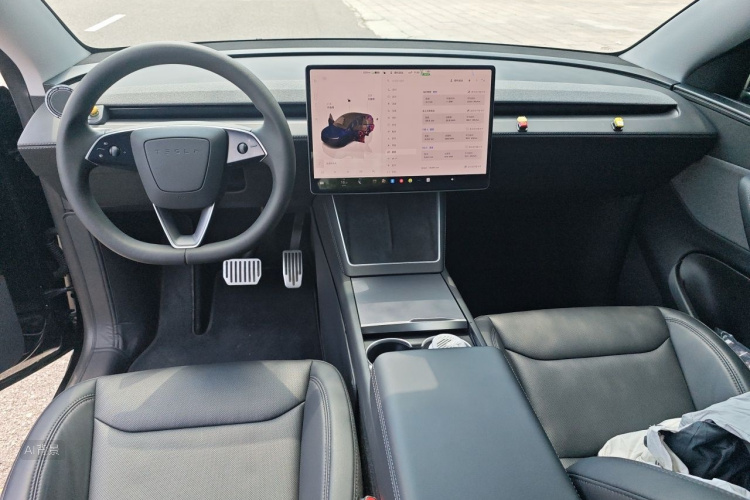 Tesla Model Y 2025 #11 Tesla Model Y 2025 car image #11