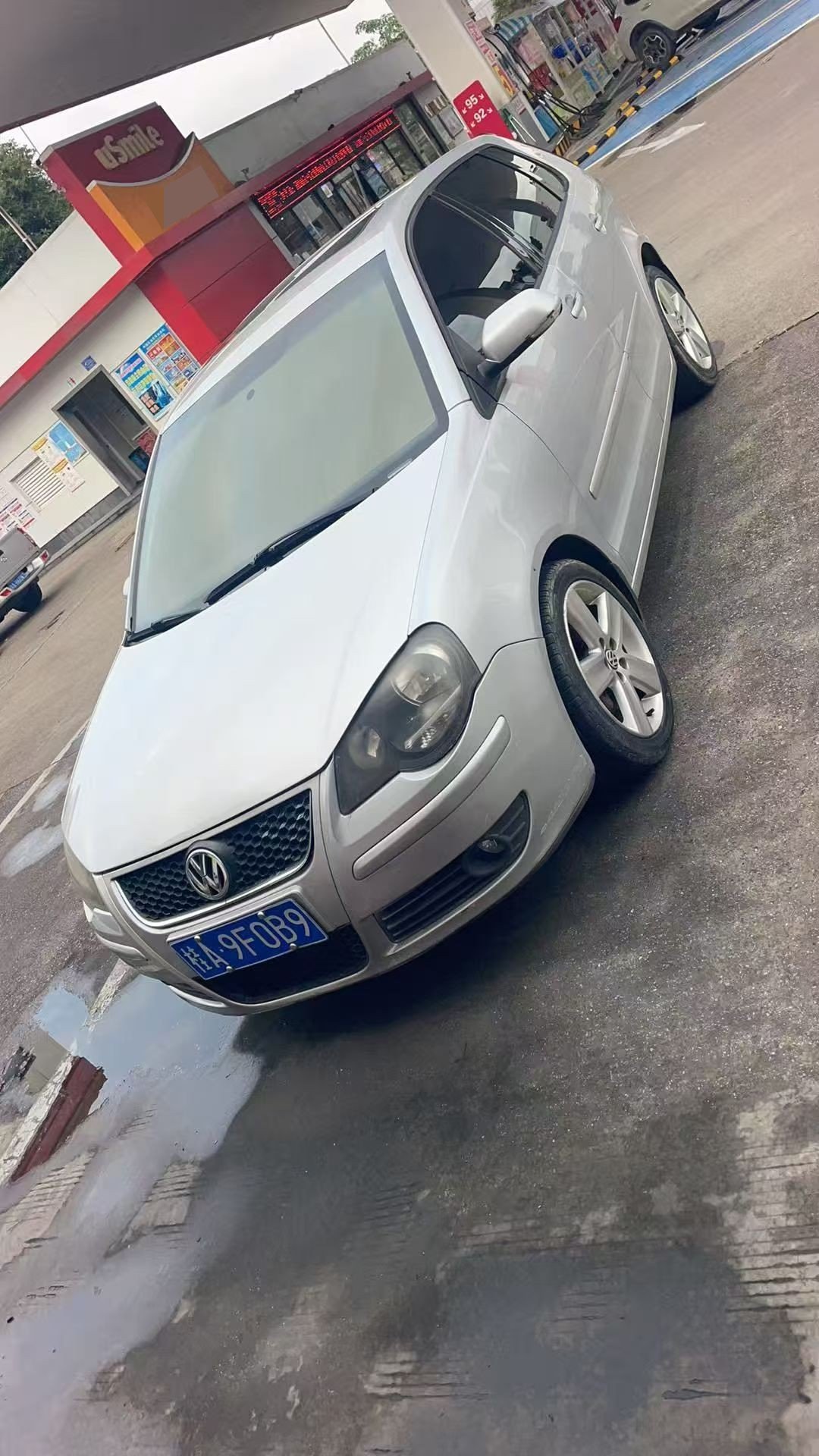 Volkswagen Polo 2010 car image 