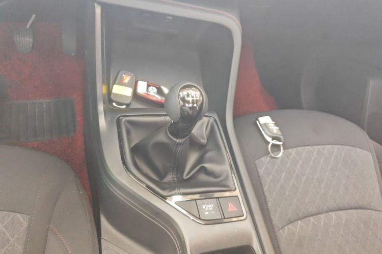 Roewe i5 2023 #14 Roewe i5 2023 car image #14