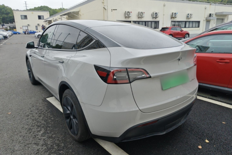 Tesla Model Y 2023 #5 Tesla Model Y 2023 car image #5