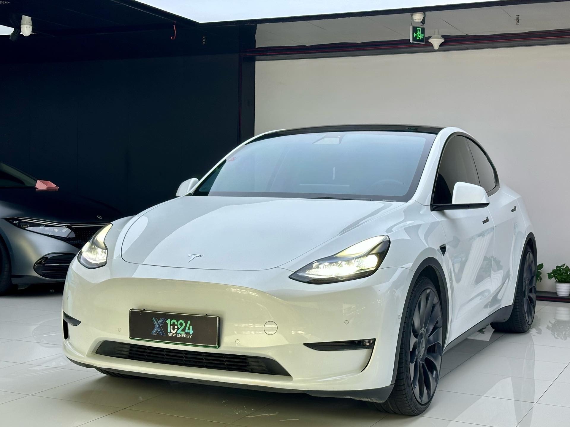 Tesla Model Y 2023 Tesla Model Y 2023 immagine di auto