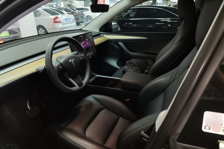 Tesla Model Y 2023 #15 Tesla Model Y 2023 car image #15