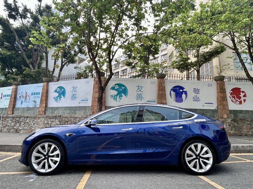 Tesla Model 3 2020 car image #3