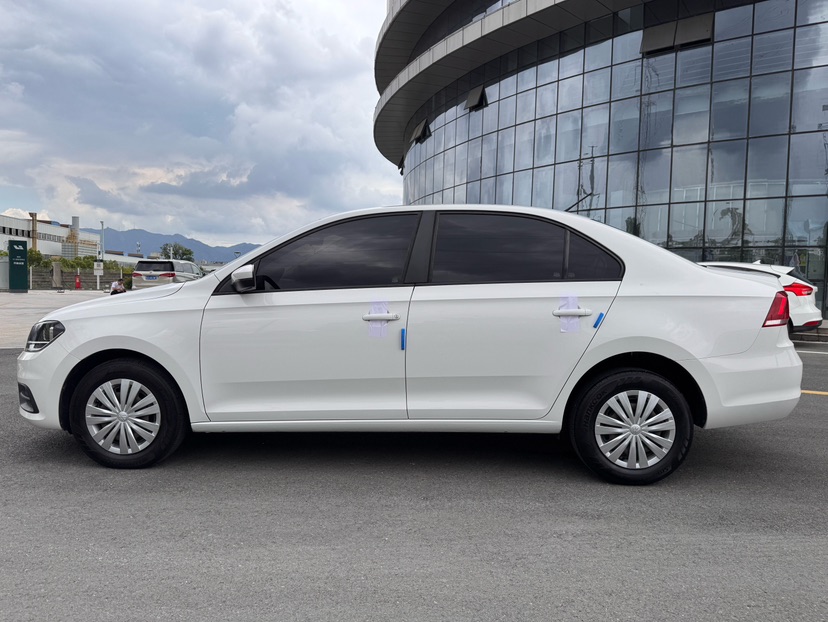 Volkswagen Santana 2017 car image #9
