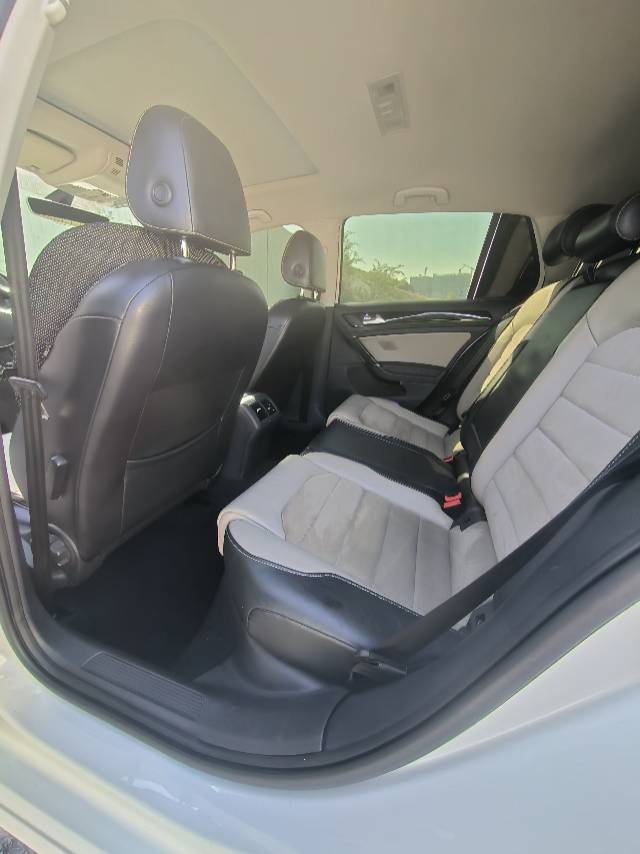 Volkswagen Golf 2018 car image #5