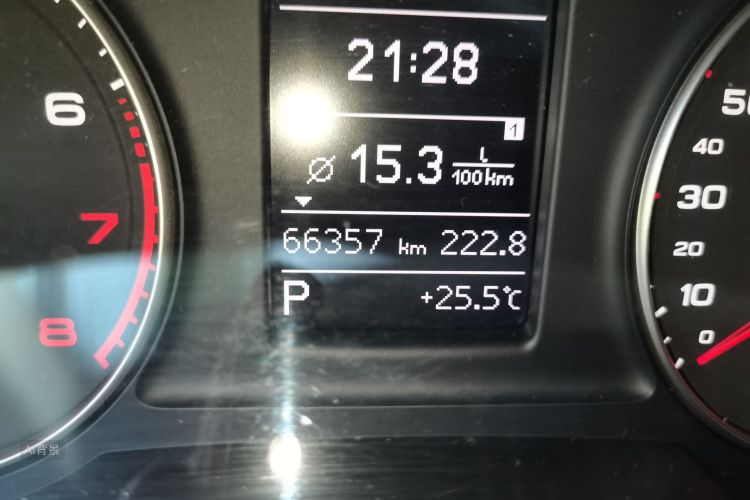 Audi Q3 2016 car image #14