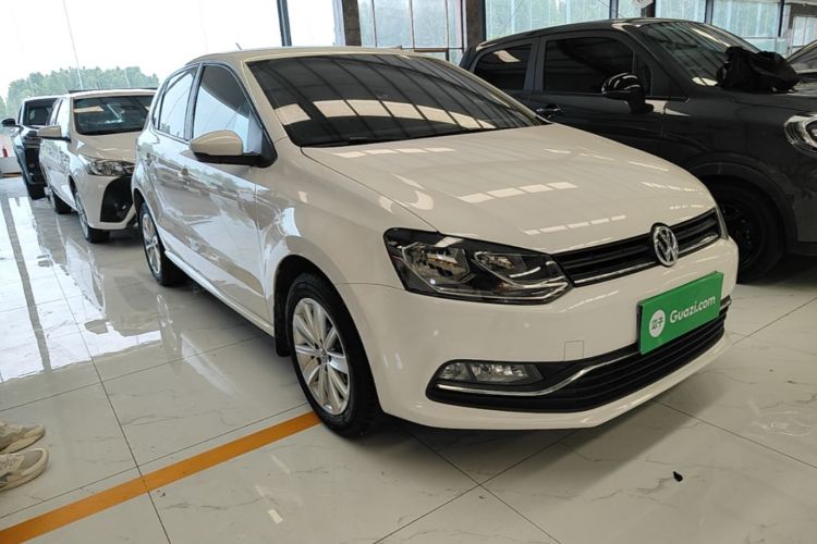 Volkswagen Polo 2015 car image #4